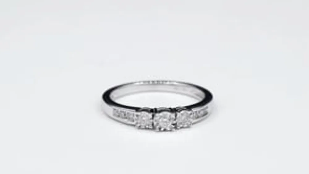 Diamond Anniversary Ring 10K White Gold (0.25ct tw)