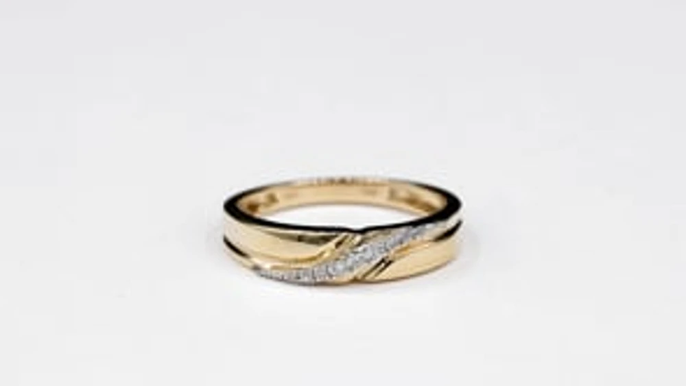 Ladies Diamond Wedding Band 10K Yellow Gold (0.06 ct tw)