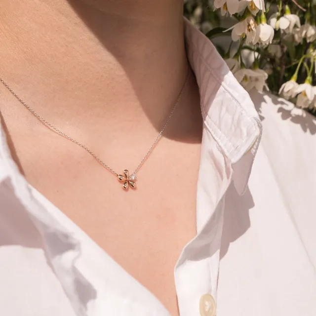 Open Flower Necklace in 10K Yellow Gold – Ann-Louise Jewellers