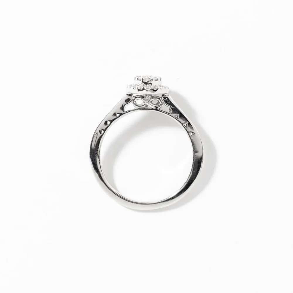 Marquise Shaped Diamond Cluster Ring 10K White Gold (0.25 ct tw)