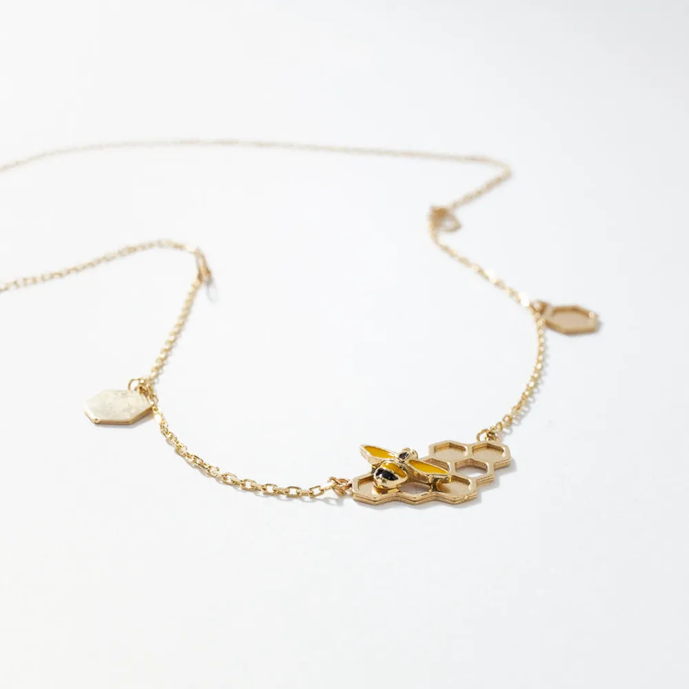 Honeycomb and Bee Pendant Necklace in 10K Yellow Gold