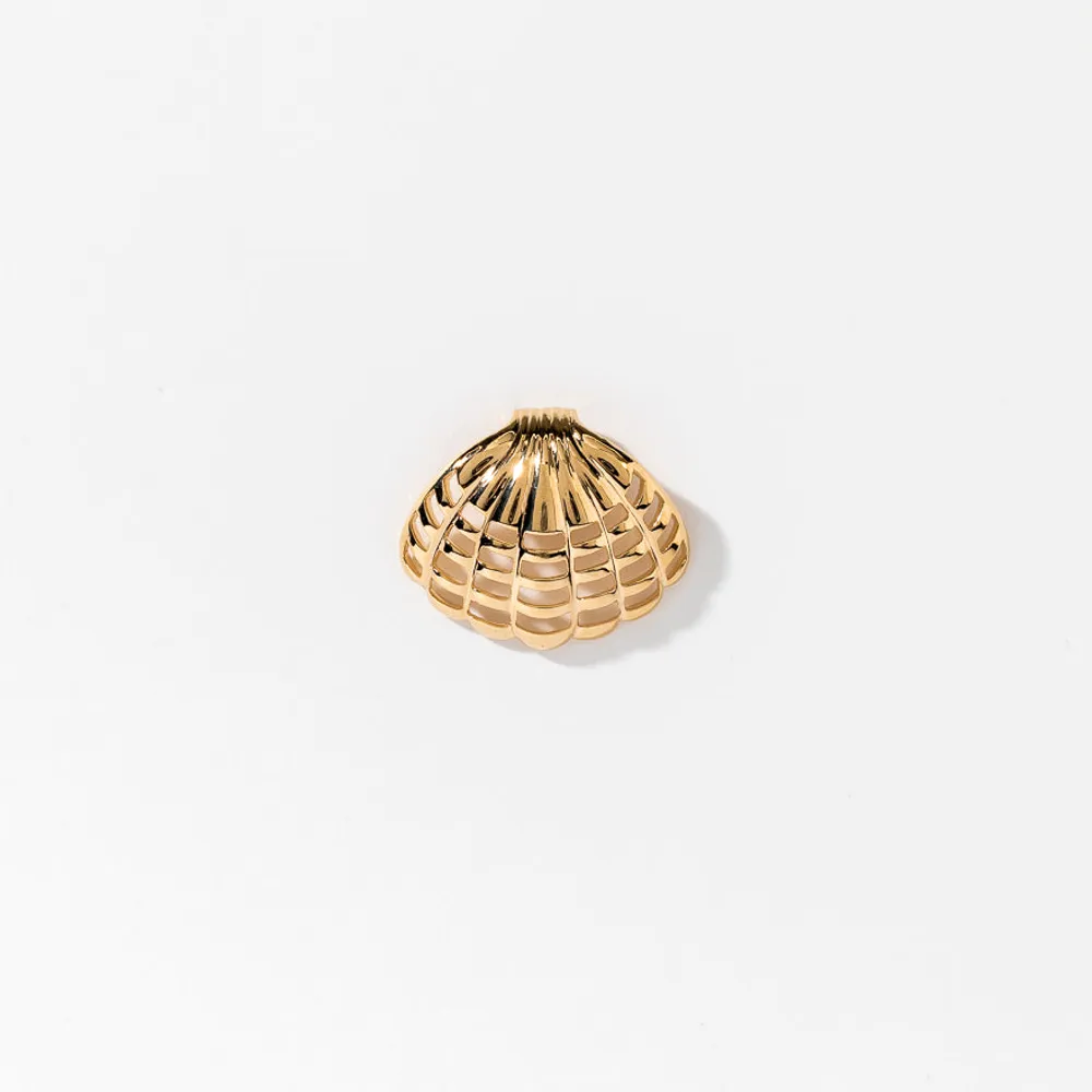 Seashell Pendant in 10K Yellow Gold