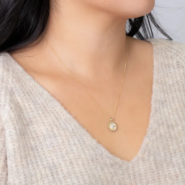 Open Flower Necklace in 10K Yellow Gold – Ann-Louise Jewellers