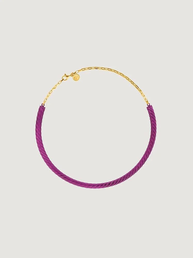 Chocker morado de plata recubierta de oro