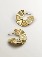 Pendientes de aro medianos de plata 925 bañada en oro amarillo de 18K con relieve y forma irregular