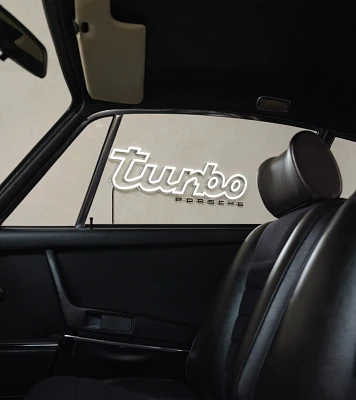 Turbo illuminated lettering – Limited Edition