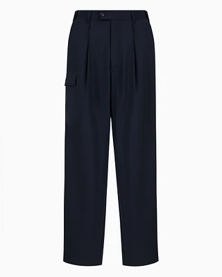 Light wool trousers with pleats and a patch pocket