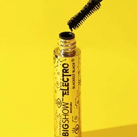 Bigshow Electro Mascara Blackest Black with volumizing effect and enriched with carnauba wax extract