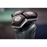 Shaver Series 5000, Wet & Dry Electric Shaver with Cable-free Quick Clean Pod, S5882/50