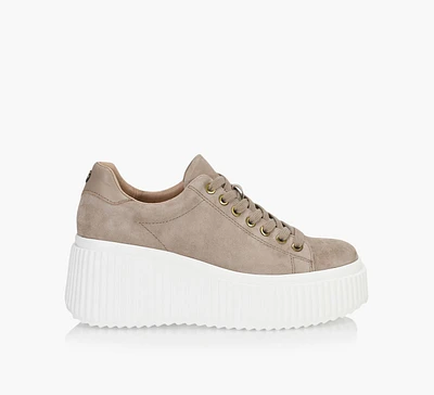 JESSIE SNEAKER