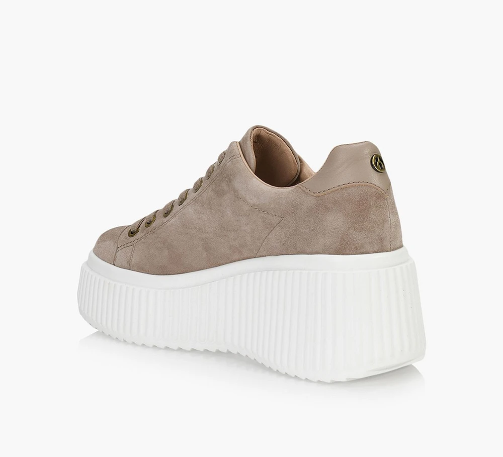 JESSIE SNEAKER