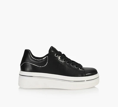 LYLA SNEAKER