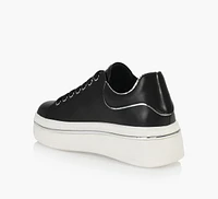 LYLA SNEAKER