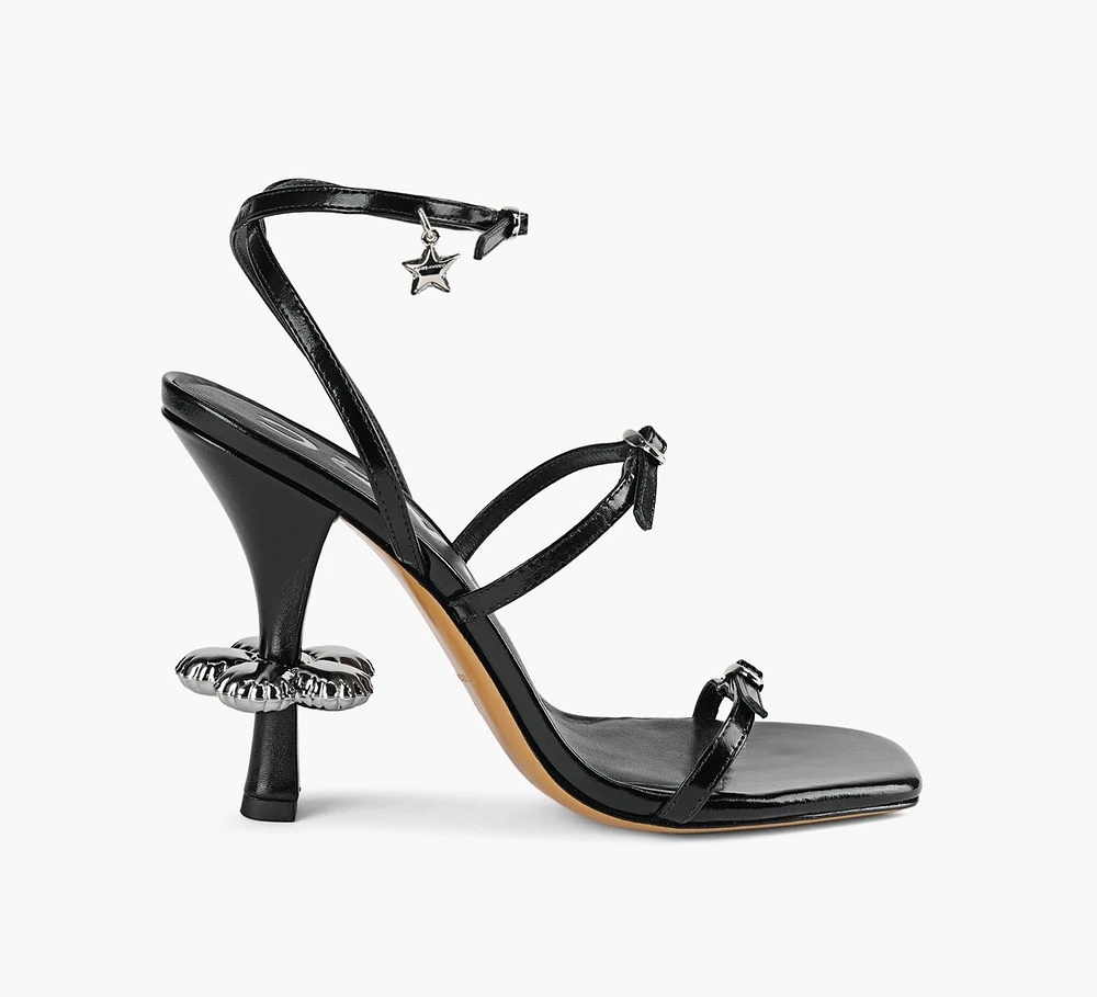 THE DAISY HEEL
