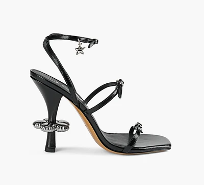 THE DAISY HEEL