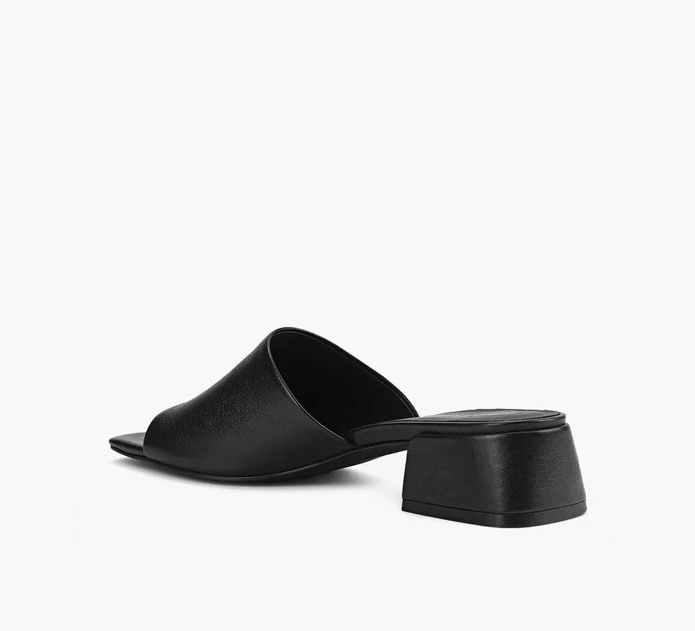 ISHA SANDAL