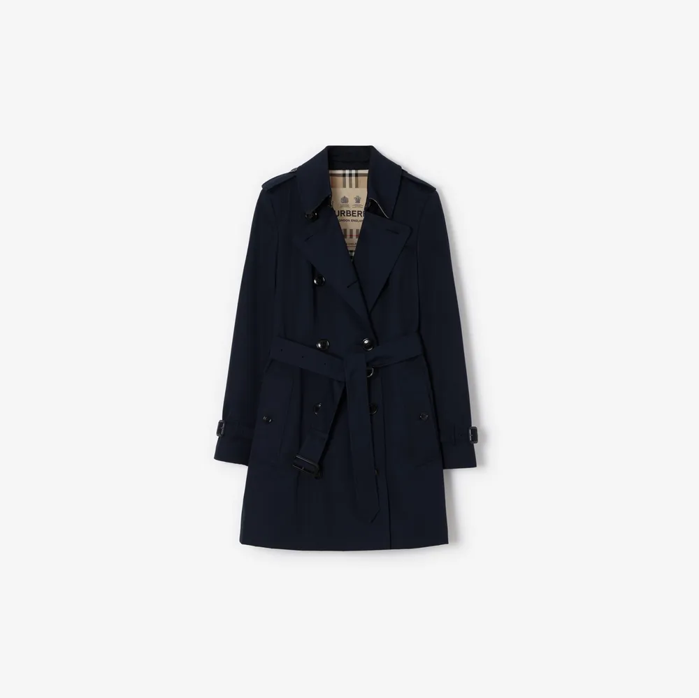 Short Chelsea Heritage Trench Coat in Coal blue - Women, Cotton Gabardine | Burberry® Official