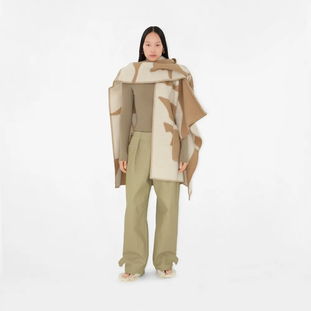 EKD Wool Blanket Cape in Archive beige | Burberry® Official