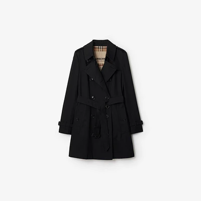 Short Chelsea Heritage Trench Coat in Black - Women, Cotton Gabardine | Burberry® Official