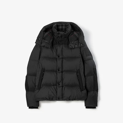 Detachable Sleeve Nylon Puffer Jacket in Black - Men | Burberry® Official