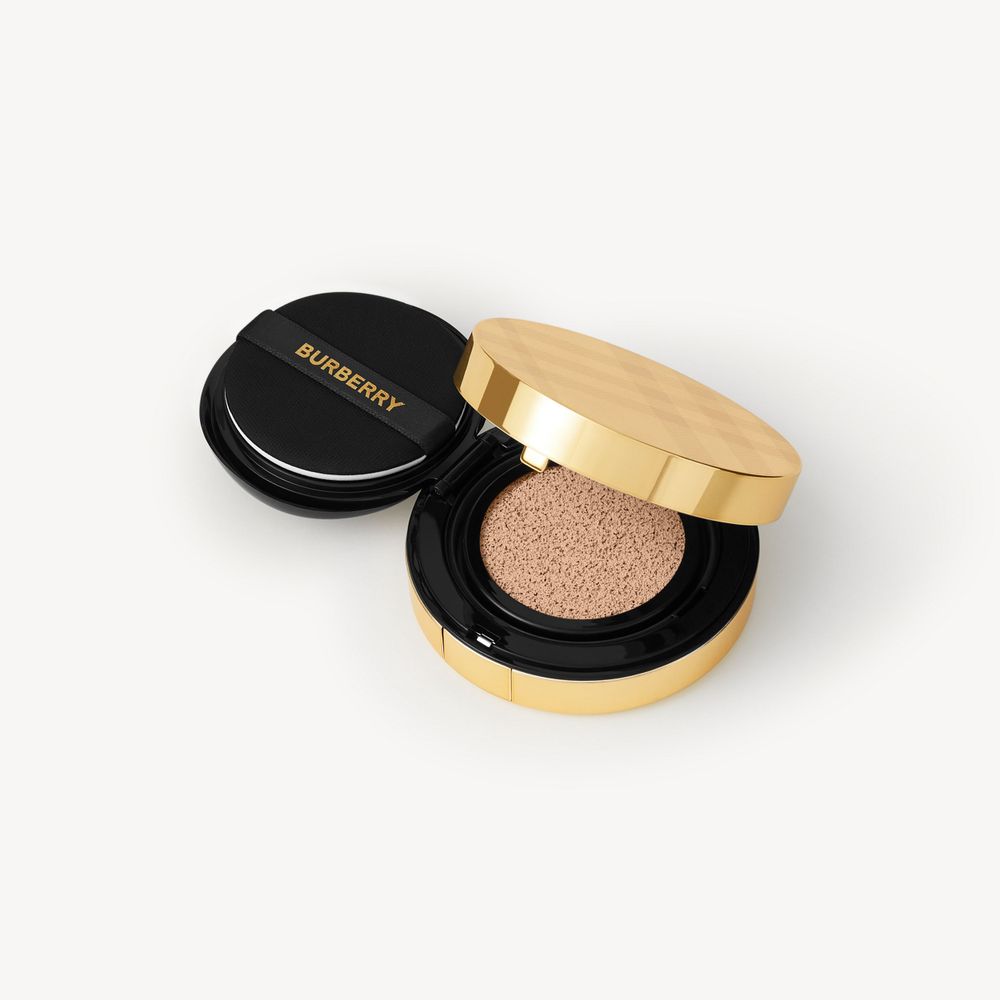 Ultimate Glow Cushion – 40 Light Cool - Women | Burberry® Official