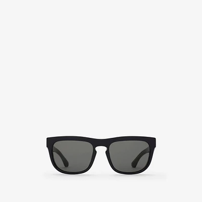 Check Square Sunglasses in Black/check | Burberry® Official