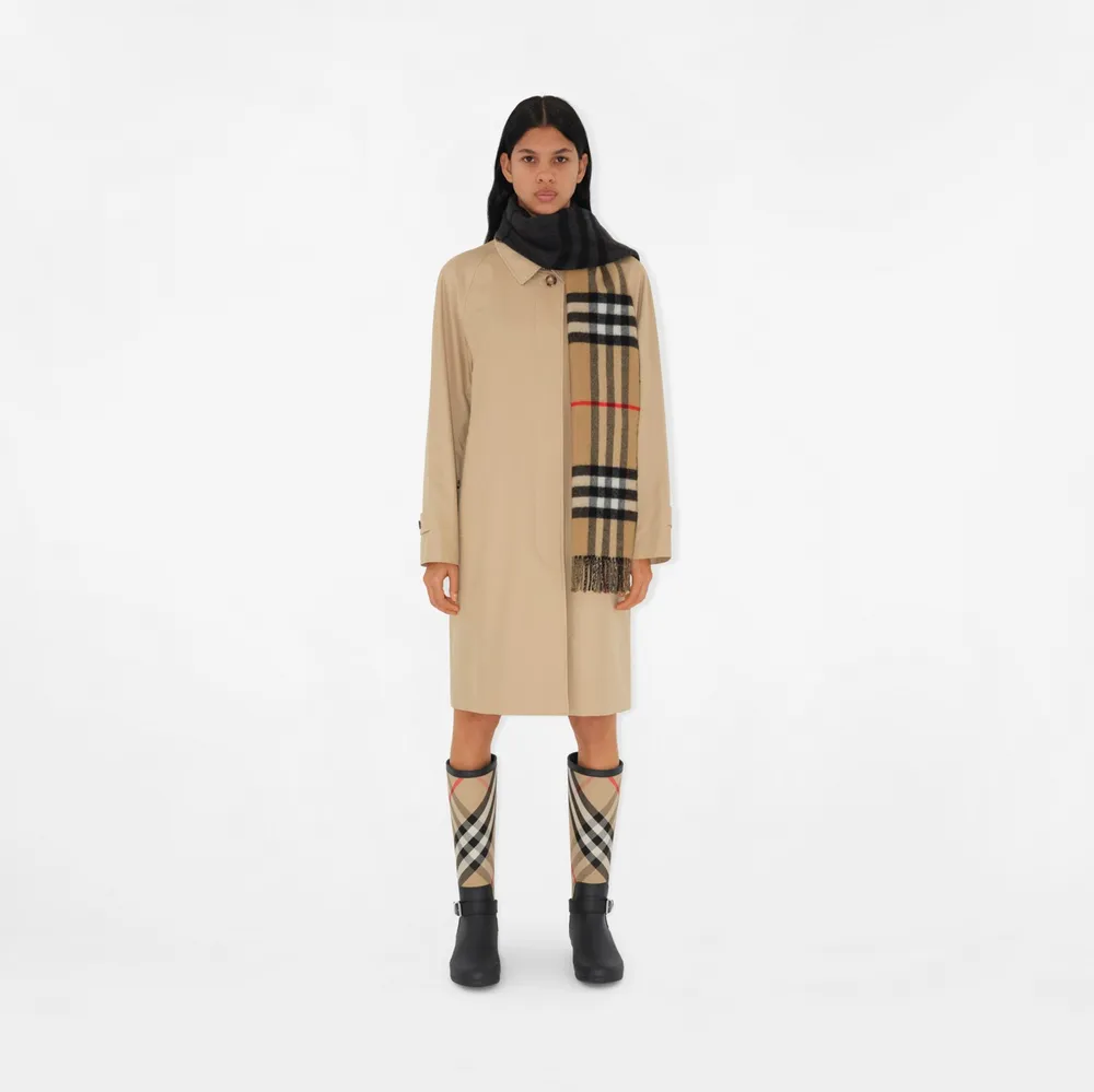 Contrast Check Cashmere Scarf in Archive beige/ | Burberry® Official