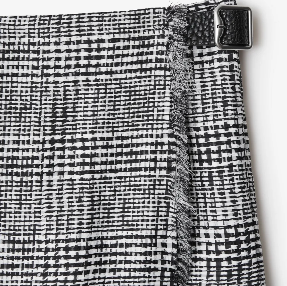 Warped Houndstooth Nylon Kilt in Monochrome - Women | Burberry® Official