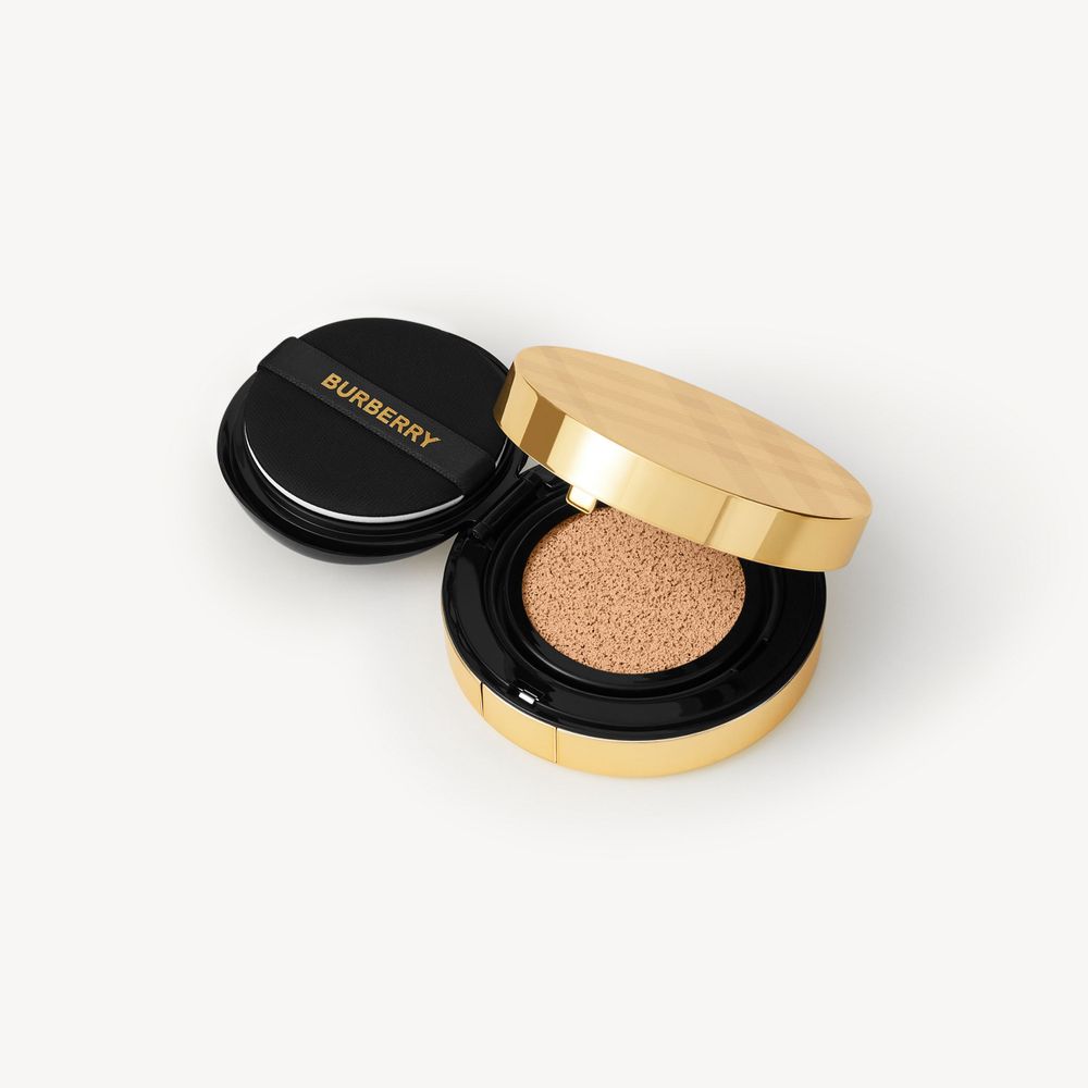 Ultimate Glow Cushion – 40 Light Warm - Women | Burberry® Official