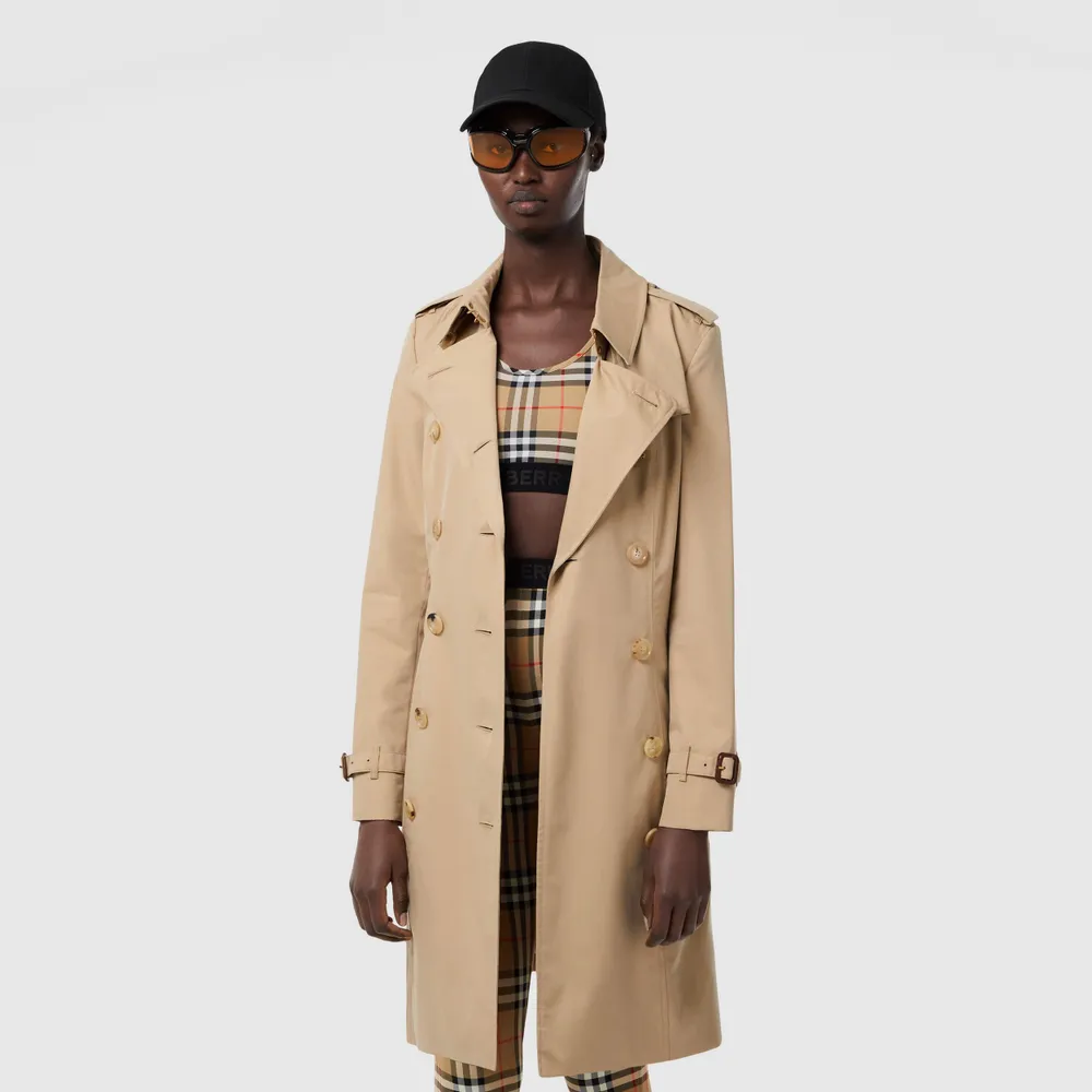 Burberry + The Mid-length Chelsea Heritage Trench Coat Honey | Yorkdale Mall