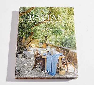 Rattan: A World Of Elegance And Charm by Lulu Lytle