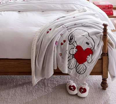 Peanuts Snoopy™ Hearts Jacquard Knit Throw