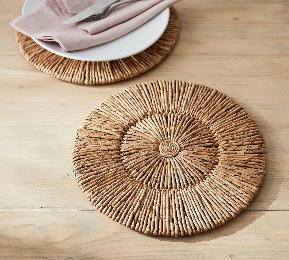 Malibu Handwoven Seagrass Placemat