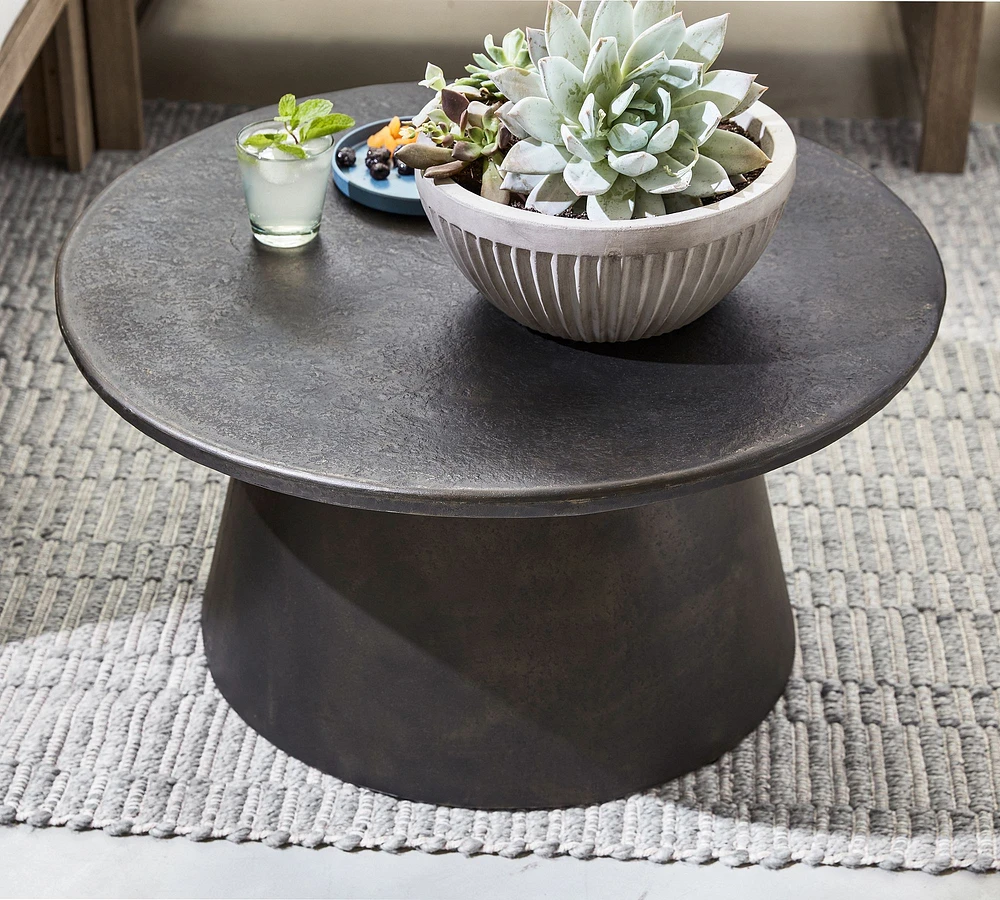 Avila Metal Round Outdoor Coffee Table (32")