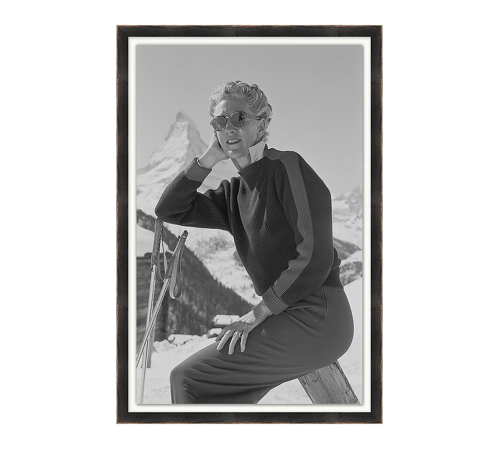 Ski Glamour Framed Print