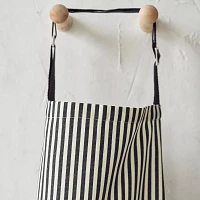 Sur La Table The Waiter Signature Apron