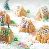 Nordic Ware Cozy Village Cakelet Pan