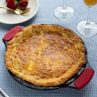 Lodge Cast Iron Pie Pan with Silicone Handles, 9.5"