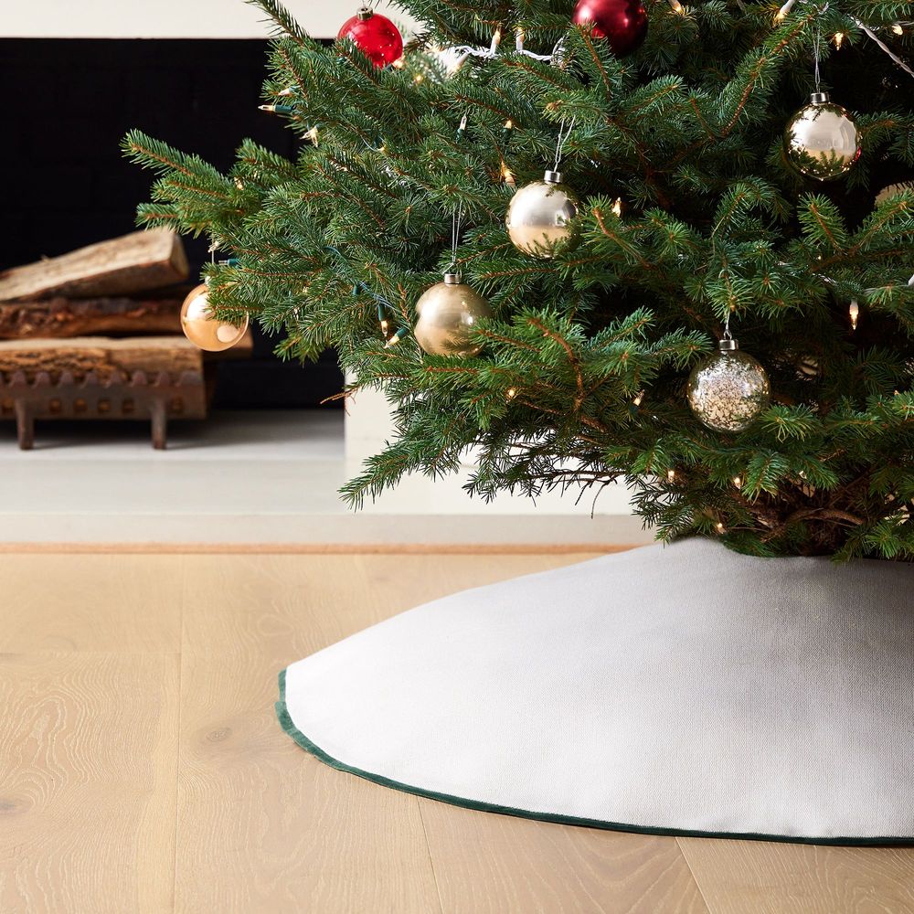 West Elm Cotton Jute Velvet Tree Skirt | West Elm | Plaza Las Americas