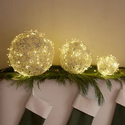 Light Up Vine Ball Warm White W/ Silver Wire S/3 Led B/O Vine Ball