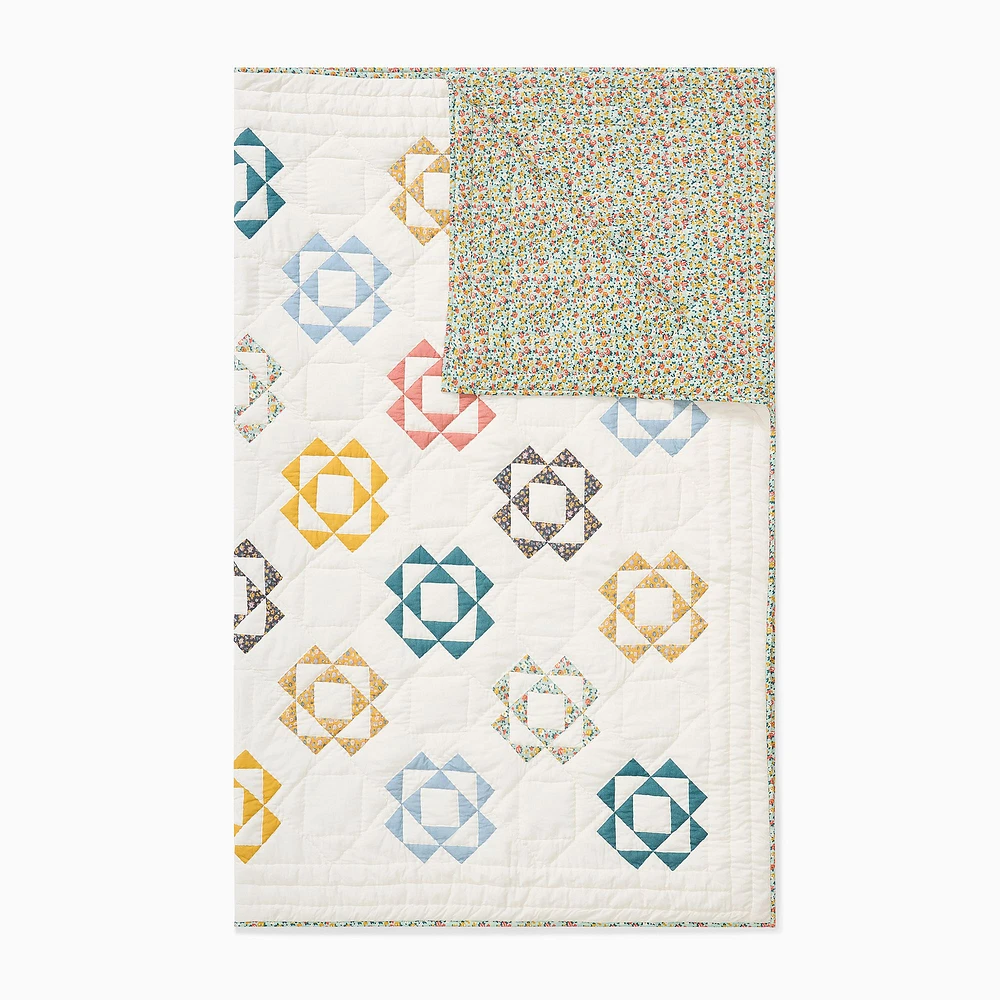 Misha & Puff Patchwork Triangle Quilt, Alabaster, Twin