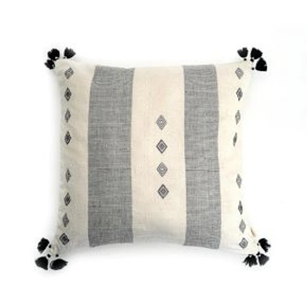 Nimmit Handloomed Trekant Pillow Cover