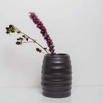 Keraclay Ribbed Vase Stoneware Black