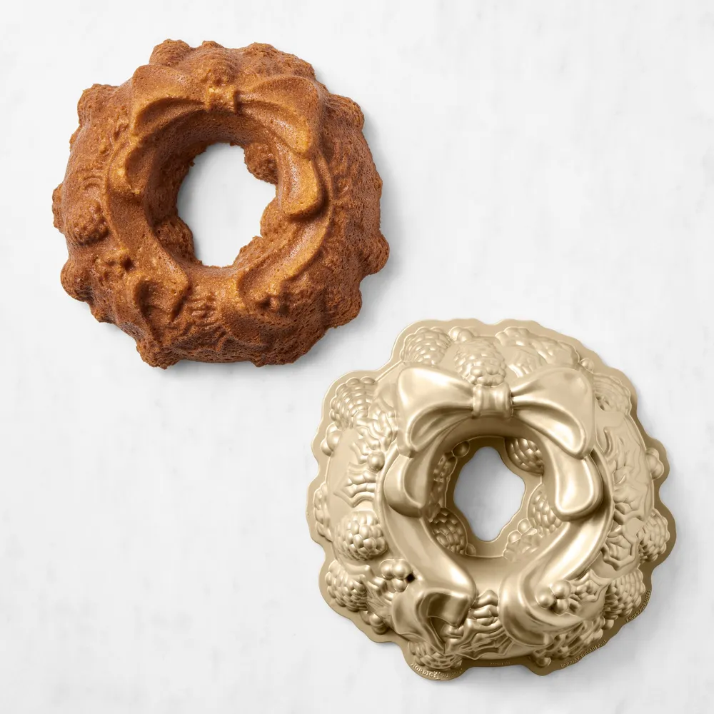 Williams-Sonoma - Holiday Time For Sharing 2018 - Nordic Ware Cast Aluminum  Gingerbread House Bundt(R) Pan