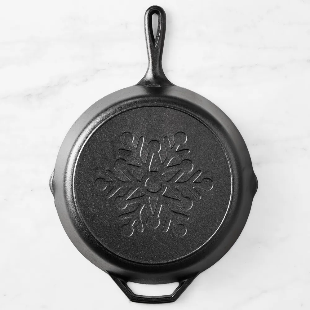 LODGE SEASONED CAST IRON SKILLET