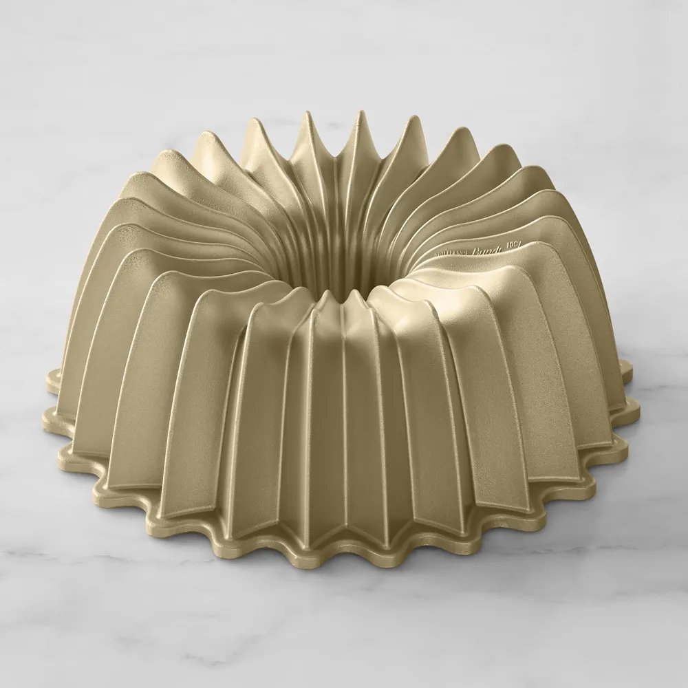 Williams Sonoma Nordic Ware Nonstick Cast Aluminum Brilliance Bundt® Pan