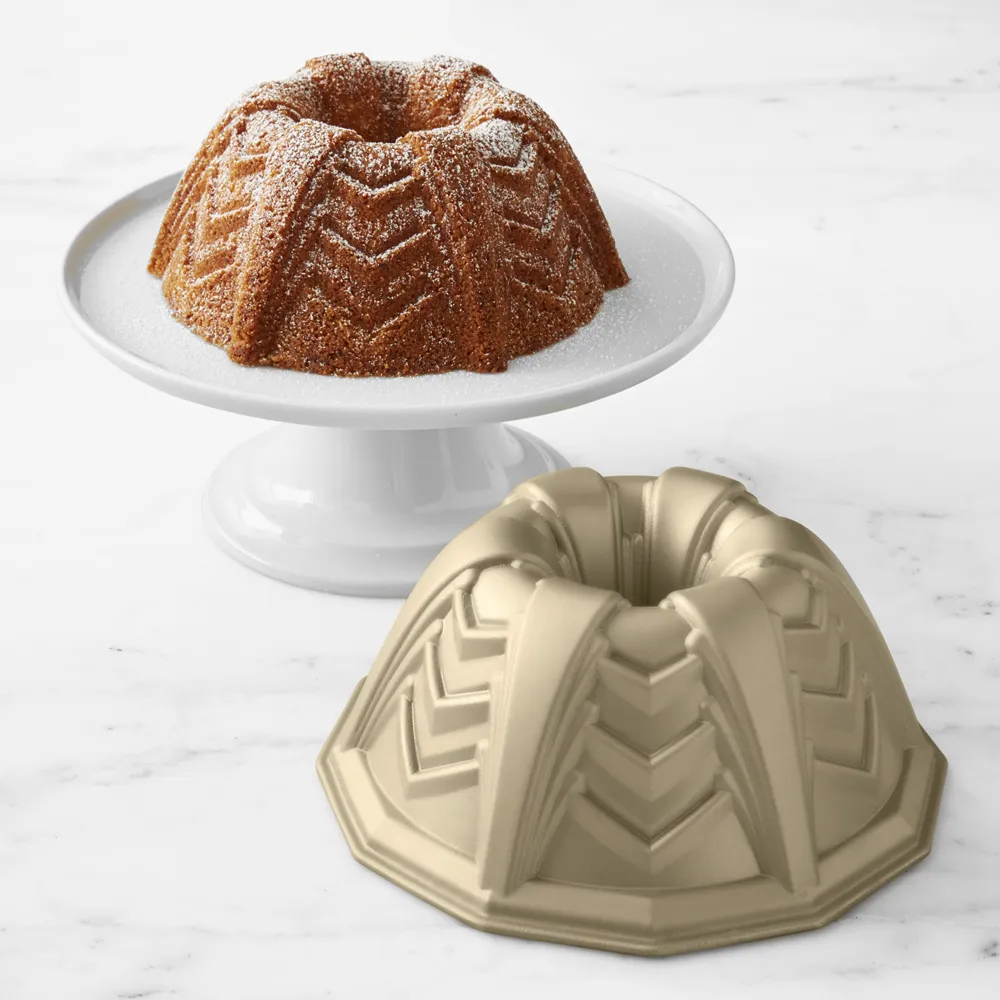 Williams Sonoma Nordic Ware Nonstick Cast Aluminum Marquee Bundt® Cake Pan