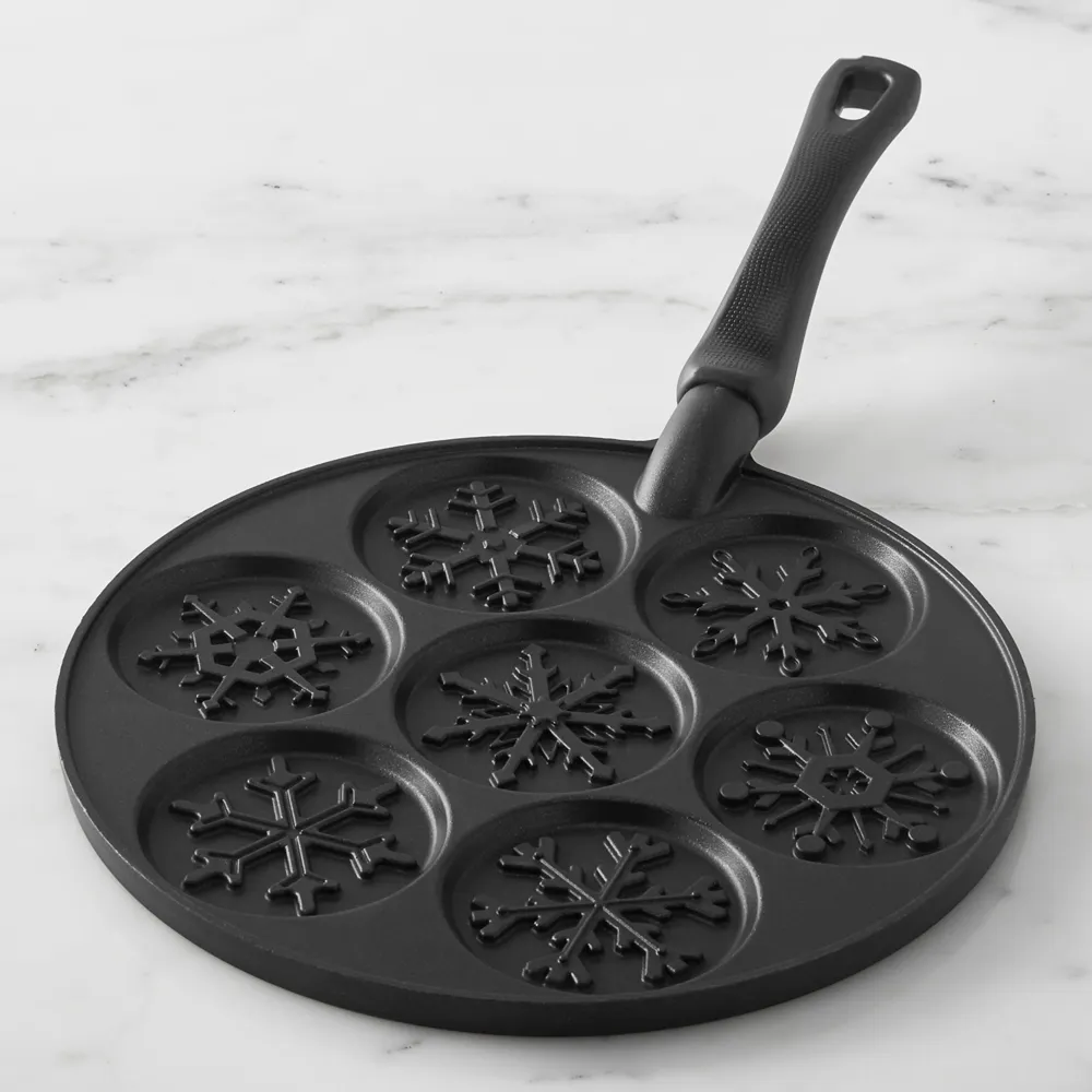 Williams Sonoma Nordic Ware Nonstick Cast Aluminum Snowflake Holiday Bundt  Pan