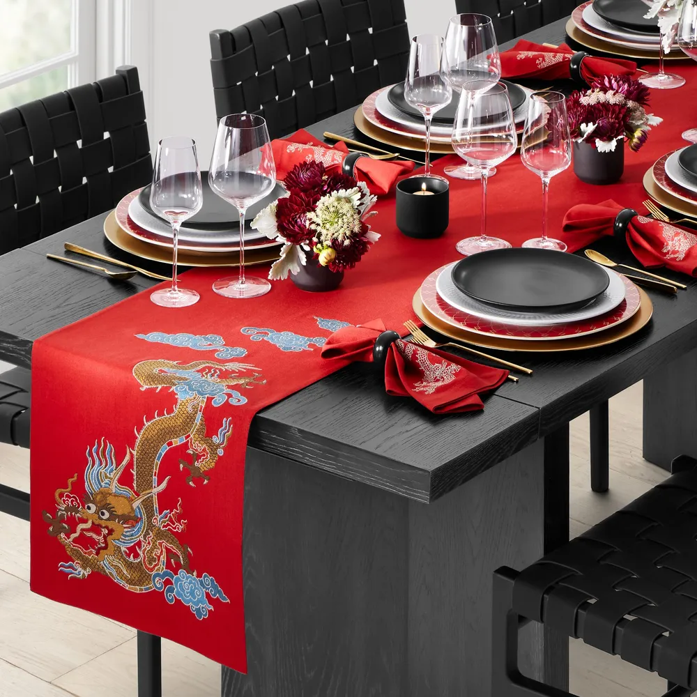 Williams Sonoma Red Dragon Lunar New Year Dinner Plates. Set Of 4. New.