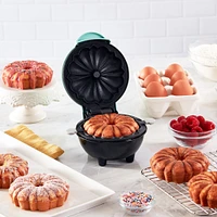 Dash Mini Bundt Cake Maker